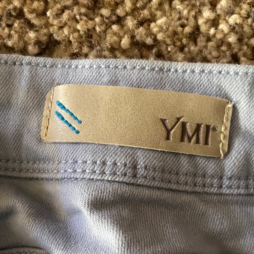 Junior’s Light Wash Skinny Jeans - Picture 9 of 12